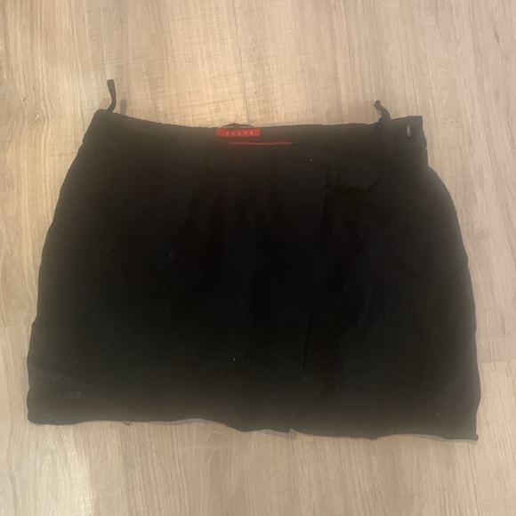 Black wool authentic Prada skirt. Gorgeous!!! - Picture 3 of 3